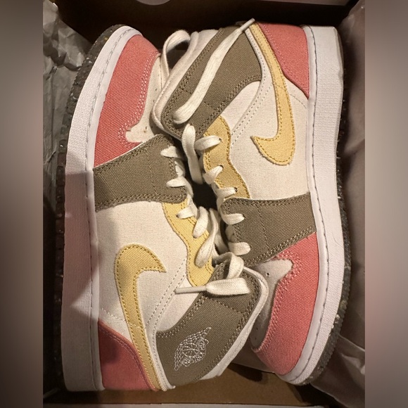 Nike Air Jordan 1 Mid Special Edition GS 'Pastel Grind' - Picture 2 of 14